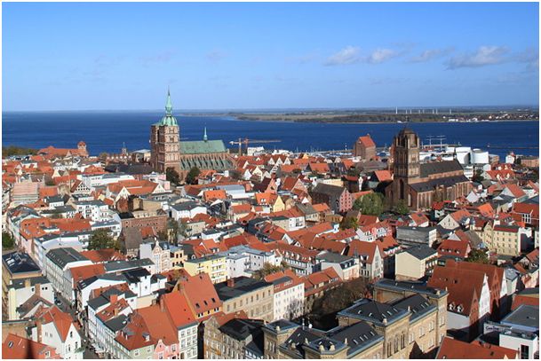 Stralsund i widok na cieśninę Strelasund